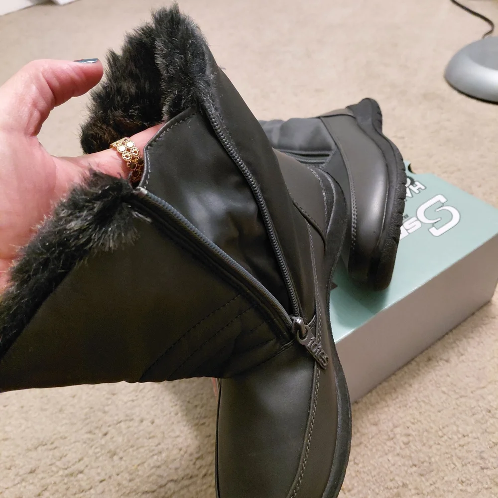 Totes Black Winter Boots with Faux Fur - Picture 3 of 9